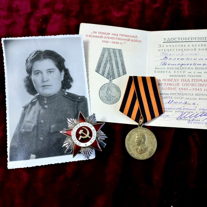 Unión Soviética - Ejército/Infantería - Orden de Plata de la Guerra Patriótica, Medalla "Por la Victoria sobre Alemania" con un Documento de - 1945