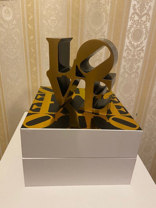 Preview of the first image of Robert Indiana (after) - Love (Black & Gold).