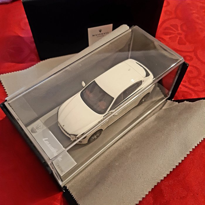 BBR - 1:43 - Maserati Levante White - Limitierte Auflage, beschränkte Auflage