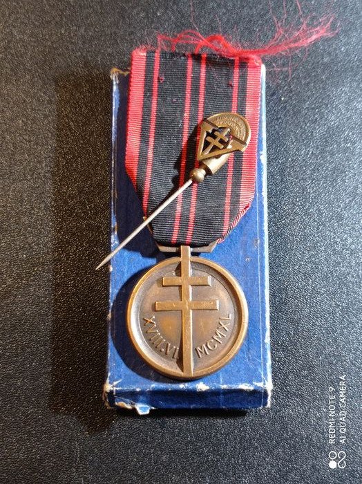 Francia - Ejército/Infantería - Medalla de resistencia + pin raro Elite ww2 (TIR2)