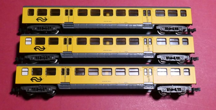 Minitrix N - 13128 - Passenger carriage - 3 express train passenger cars with 2 central entrances, yellow - NS