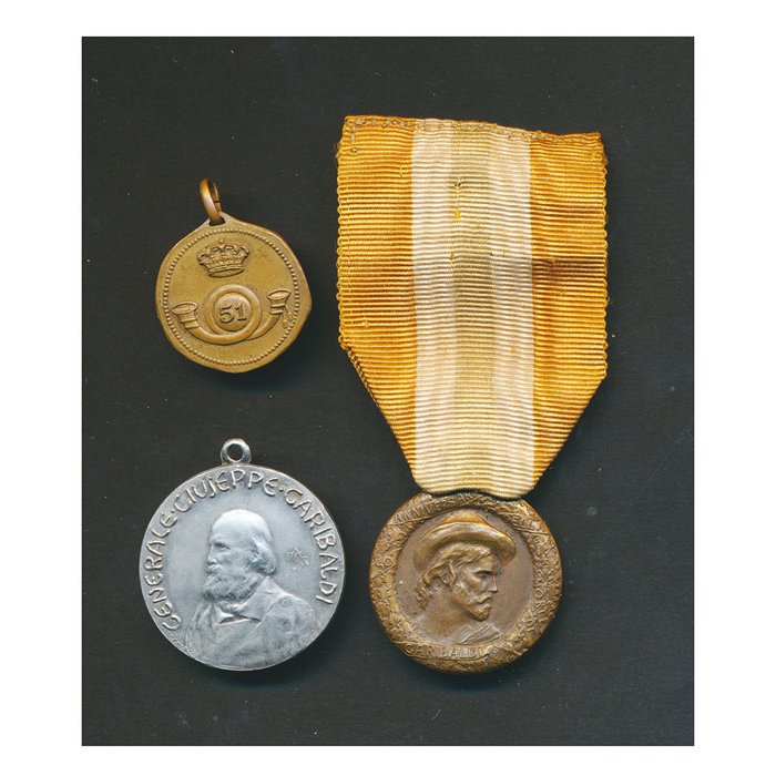 Italia - REINO DE ITALIA + 1 - tres medallas que representan a GARIBALDI - al realizarse