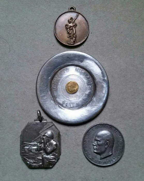 Italia - 4 medals and 1 saucer