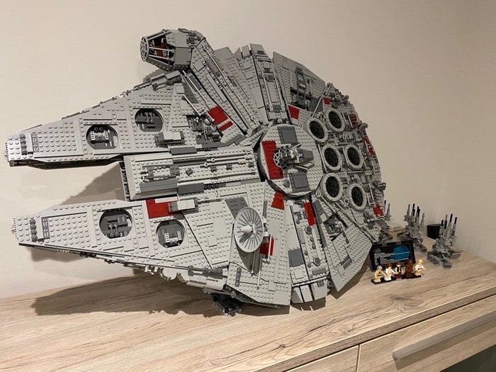 Lego - Star Wars - 10179 - Vaisseau spatial Ultimate Collectors Millennium Falcon - 2000-present