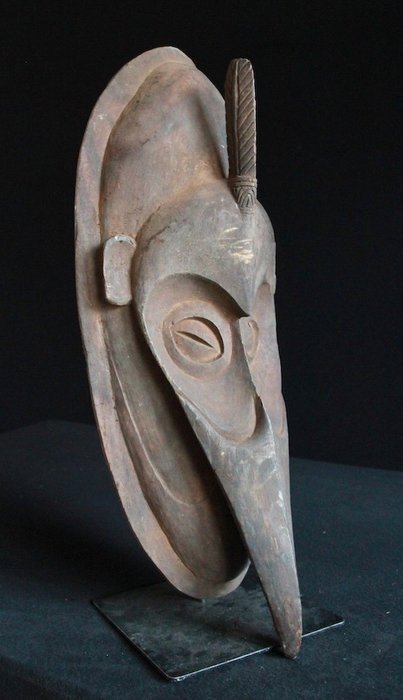 Maschera con raffigurazione di piume sulla fronte (1) - Legno - Tambanum, tratto centrale del fiume Sepik, Papua Nuova Guinea 