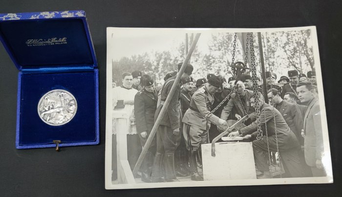 Italia - Medalla de plata del II Cuerpo de Ejército nominativo Alessandria + Fotógrafo Mussolini uniforme de - Galardón