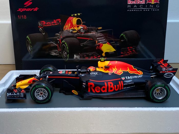 Spark - 1:18 - Red Bull RB13 Tag Heuer #33 Max Verstappen - 3e Chinese GP 2017 op intermediates Nieuw! 18S305
