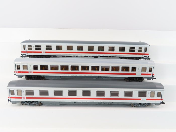 Roco H0 - 45225/45231/45355 - Transport de passagers - 3x voitures IC/EC 1ère et 2ème classe en blanc avec bande rouge - DB