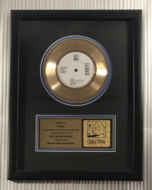 Queen - "We Are The Champions" 45 RPM Gold Record Award To Queen - Offizieller hauseigener Award - Verschiedene Pressungen (siehe Beschreibung) - 1992/1992
