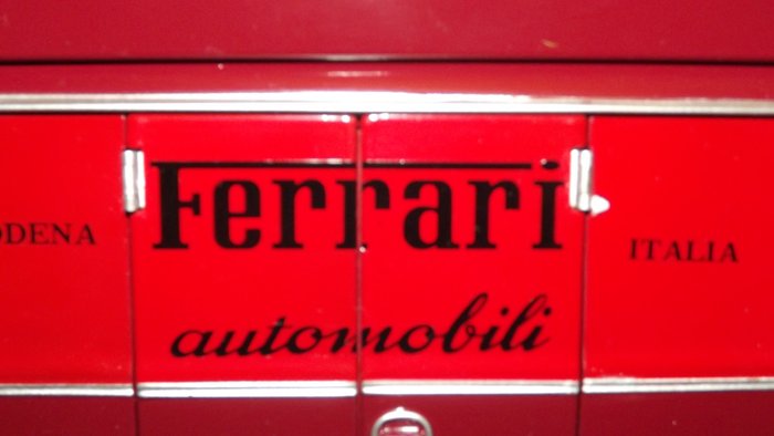 CMR - 1:18 - Bisarca Ferrari e Fiat Balilla da corsa 1000miglia - Camion de transport Ferrari 1957, couleur : Rouge