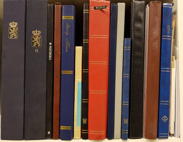 World - Collection in fourteen books and loose