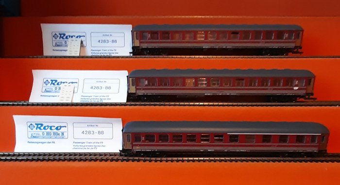 Roco H0 - 4283C/4283C/4288C - Passenger carriage - Lot of 3 passenger cars, 1st and 2nd class - FS