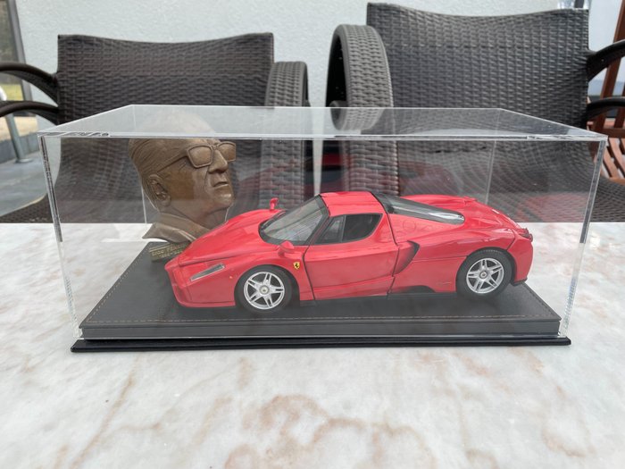 Prestige Model Cars - 1:18 - Ferrari Enzo with Enzo Ferrari