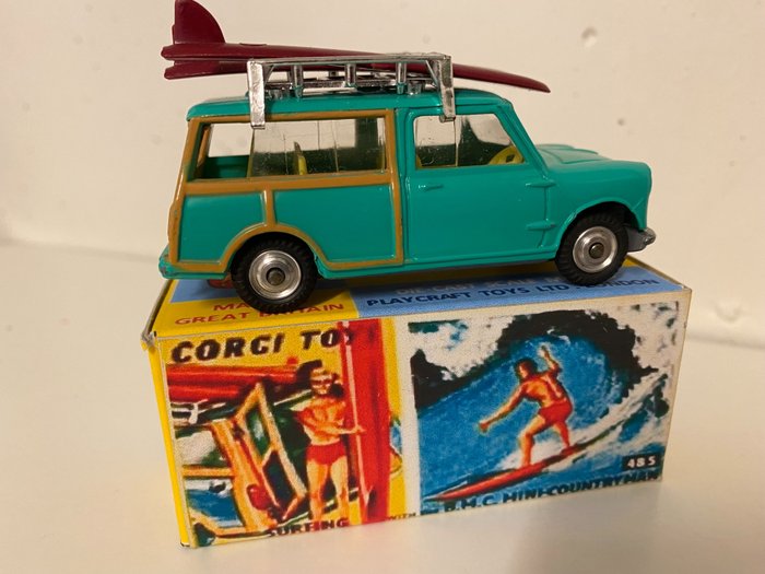 Corgi - 1:43 - No. 485 B.M.C Mini Countryman - Surfer