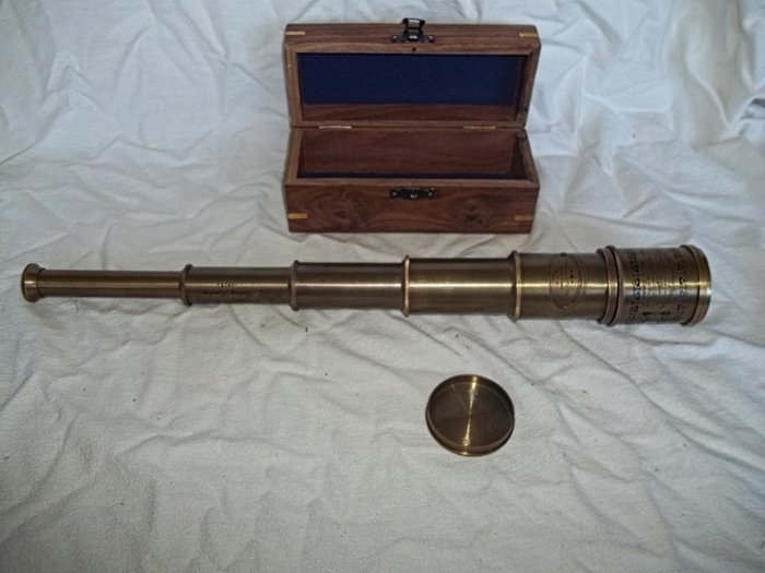 Telescop - Victorian Marine Telescope in wooden box - Acest secol - China - Brass with antique finish - Like new