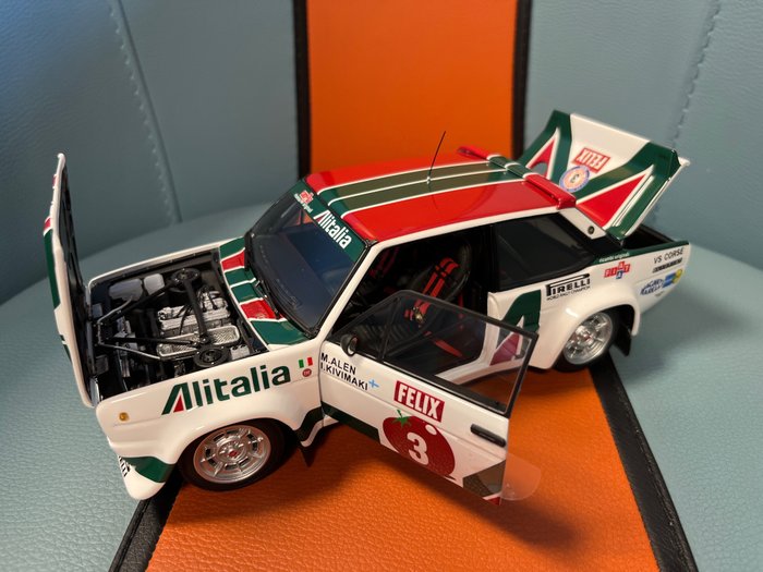 Kyosho 1:18 - 1 - Model samochodu wyścigowego - Fiat 131 Abarth Alitalia #3 - 1978 1000 jezior