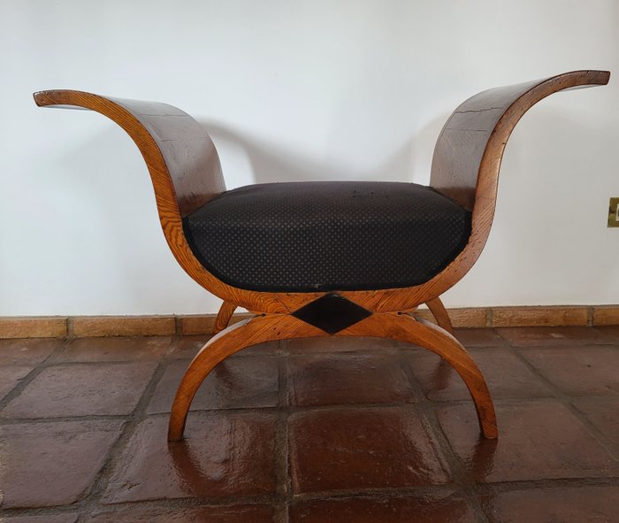 Preview of the first image of Gondola seat - Biedermeier - Elm - First half 19th century.