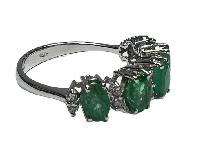 Image 3 of 18 kt. Gold - Ring - 1.61 ct Emerald - Diamonds