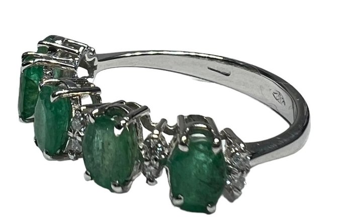 Preview of the first image of 18 kt. Gold - Ring - 1.61 ct Emerald - Diamonds.