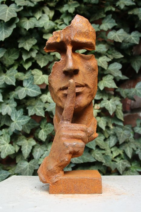 Escultura, "De Fluisteraar" - 30 cm - Ferro (fundido / forjado)