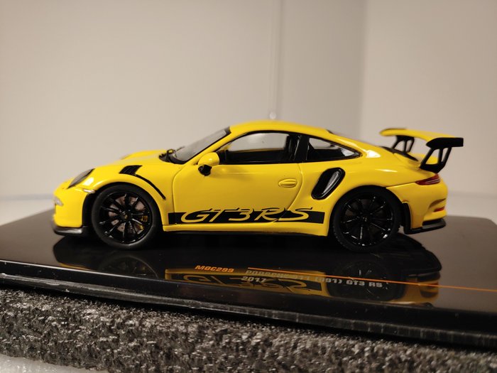 Preview of the first image of IXO - 1:43 - Porsche 911 (991) GT3 RS 2017.