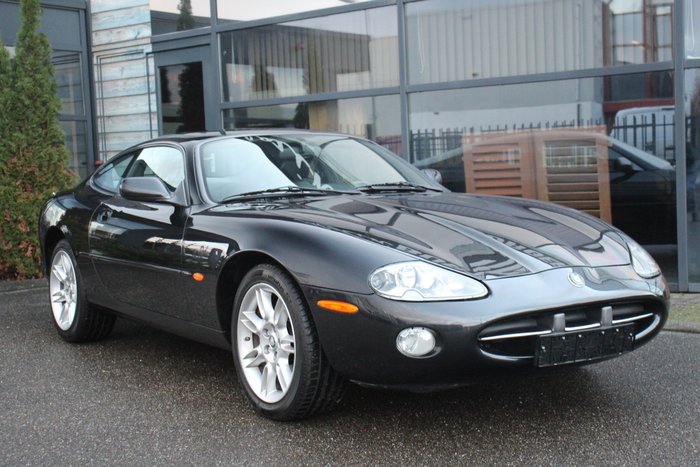 Preview of the first image of Jaguar - XK8 4.0 V8 - 2001.