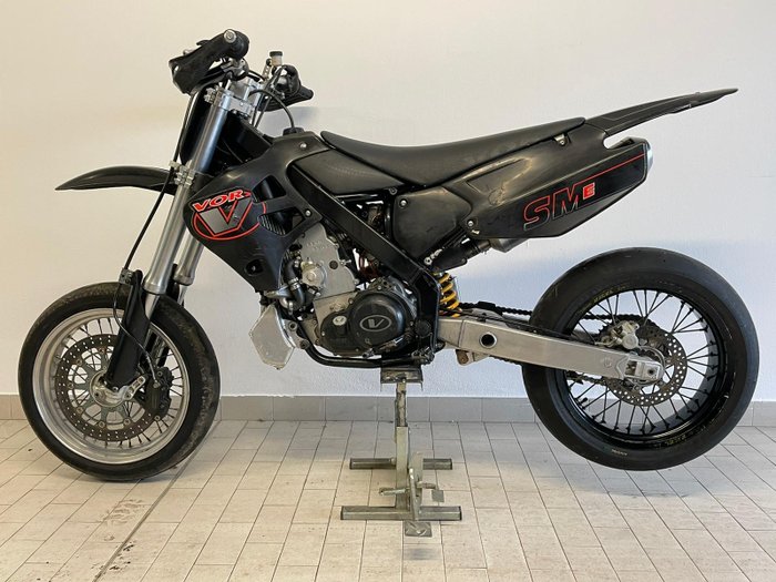 Preview of the first image of VOR - Supermotard - 530 cc cc - 2004.