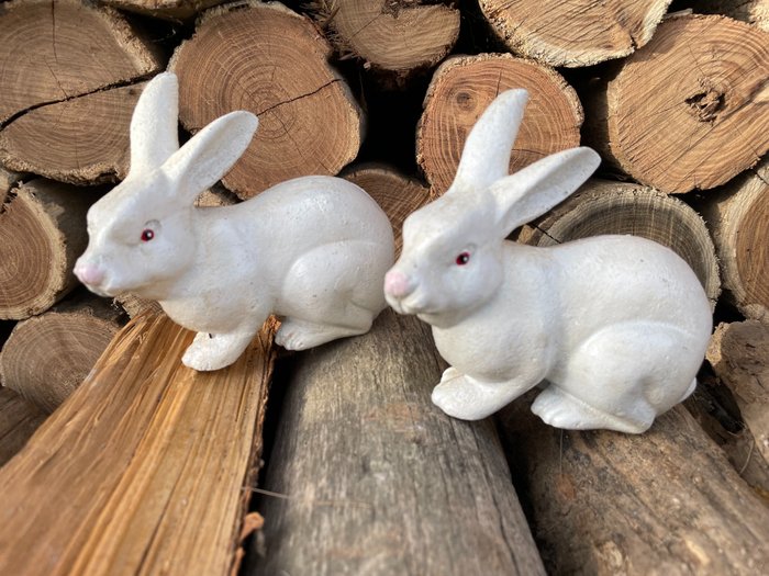 Szobor, Set van twee witte konijnen - 11.5 cm - Vas (öntött/kovácsolt)