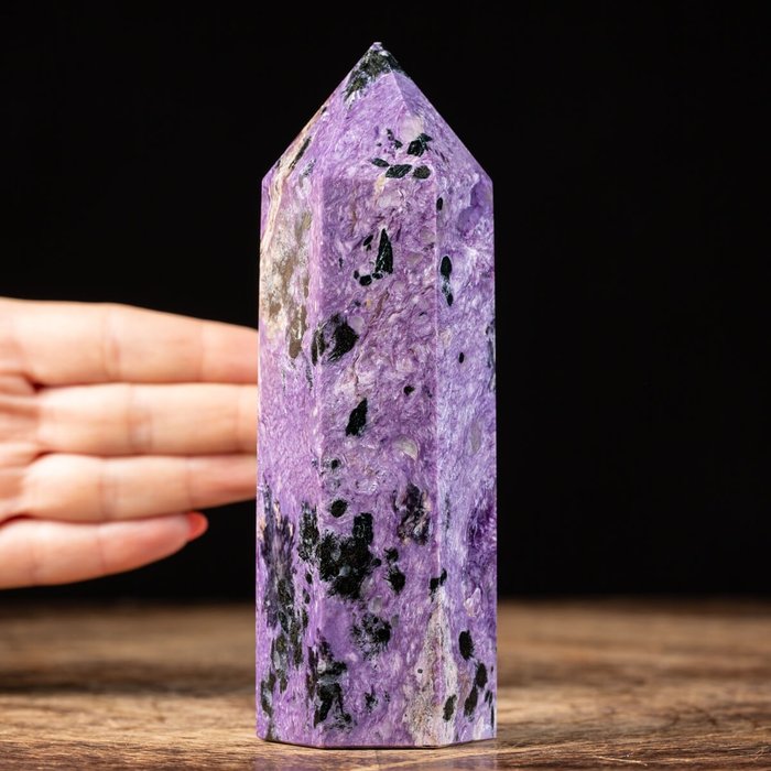 Extreme Rare - Really Precious Mineral - Charoite Obelisk - Uralbergen - Höjd: 160 mm - Bredd: 50 mm- 630 g