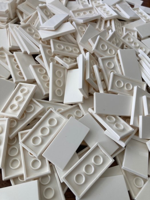 Lego - 50 stuks 2x4 tiles in de kleur wit.