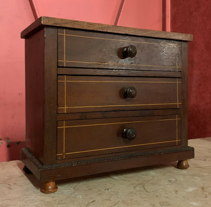 Image 3 of Master's piece of furniture: mahogany chest of drawers - Mahogany - Late 19th century