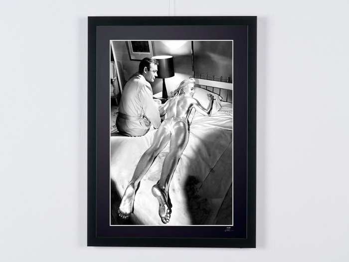 James Bond 007: Goldfinger, - Sean Connery and Shirley Eaton - Fine Art Photography - Luxury Wooden Framed 70X50 cm - Limited Edition Nr 02 of 30 - Serial ID - - Original Certificate (COA), Hologram Logo Editor and QR Code