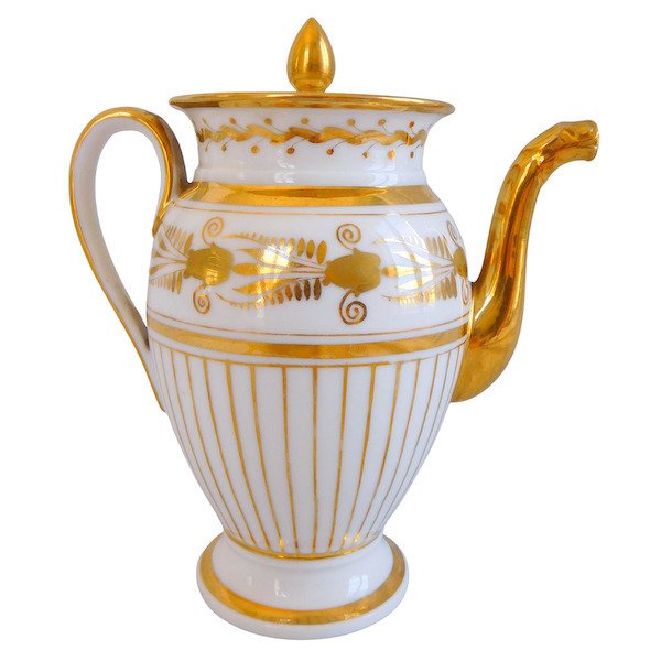 Preview of the first image of porcelaine de Paris - Empire jug in white porcelain decorated with gold - Empire - Porcelain.
