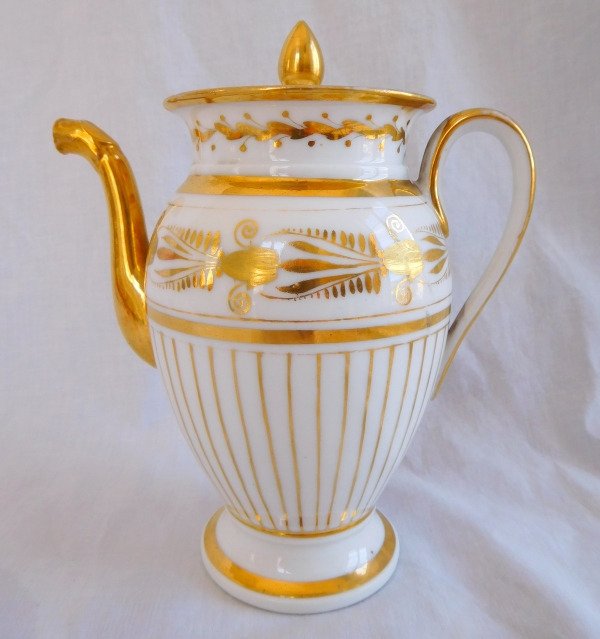 Image 3 of porcelaine de Paris - Empire jug in white porcelain decorated with gold - Empire - Porcelain