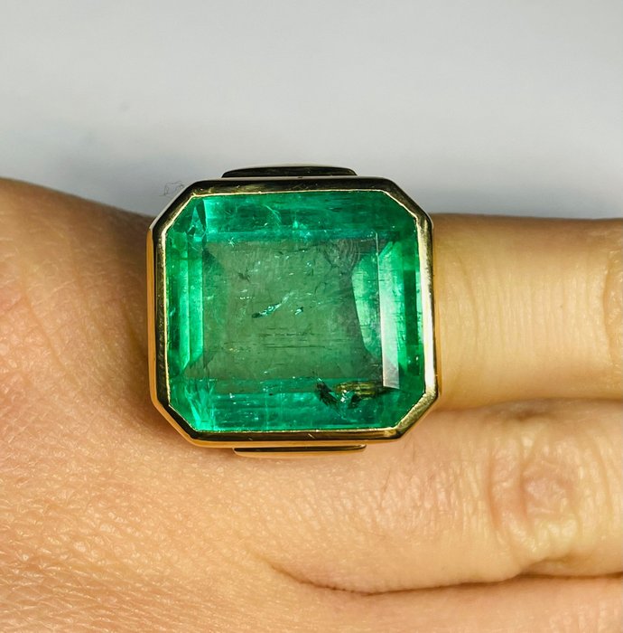 Image 3 of 18 kt. Gold - Ring - 28.00 ct Emerald - Diamonds, Rubies