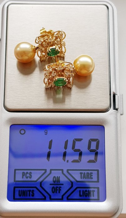 Image 3 of 18 kt. Yellow gold - Earring Emerald - Diamonds
