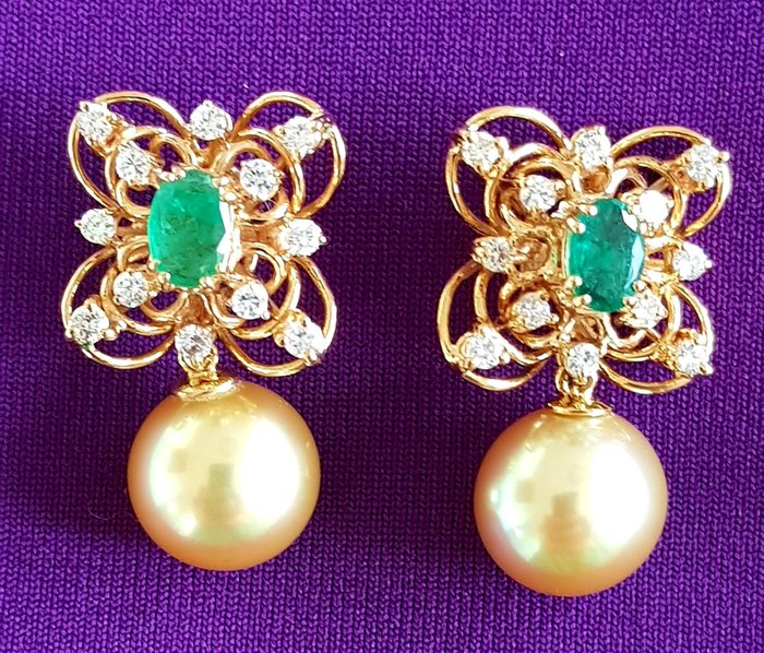 Preview of the first image of 18 kt. Yellow gold - Earring Emerald - Diamonds.
