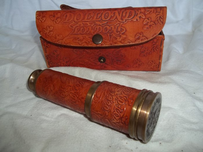望遠鏡 - Very, very good condition. - 本世紀 - 中國 - Marine Telescope in leather case - Brass with antique finish