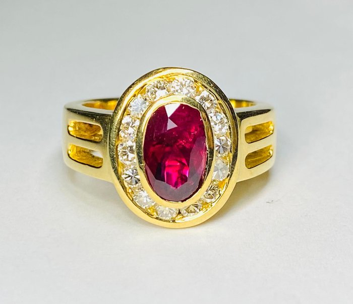 Image 2 of 18 kt. Gold - Ring - 2.00 ct Ruby - Diamonds
