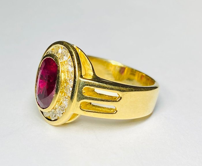 Image 3 of 18 kt. Gold - Ring - 2.00 ct Ruby - Diamonds