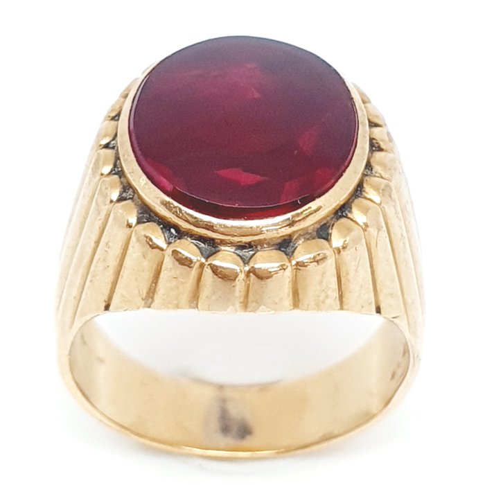 18 kt Gelbgold - Ring - 4.50 ct Spinell