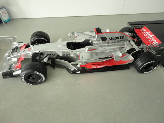 Preview of the first image of De Agostini - Kyosho - 1:8 - McLaren MP4-23.