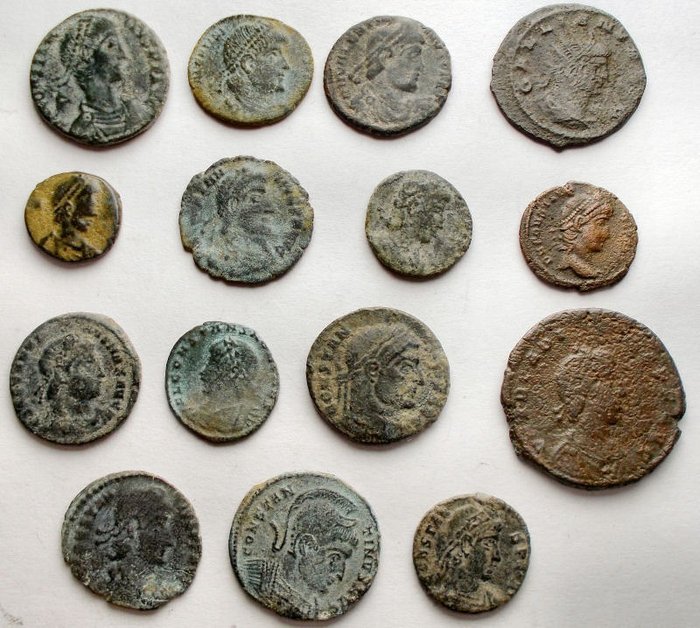 Roman Empire. Lot of 15 Æ coins, 3rd-5th century AD - Catawiki