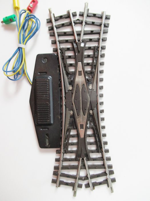 Image 2 of Märklin H0 - 2260/2261/2297 - Tracks - 5x electric switches and 4 electric uncoupling rails