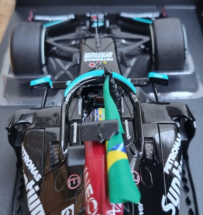 Image 3 of MiniChamps - 1:18 - Mercedes-AMG Petronas Formula One Team - W12 E Performance - #44 Lewis Hamilton