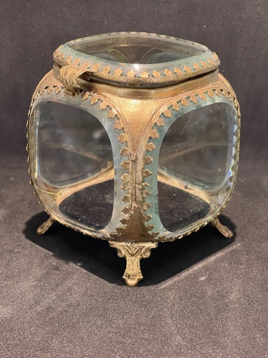 Image 2 of Jewelery box, Window box - Napoleon III Style - Brass, facet cut glass - Mid 20th century