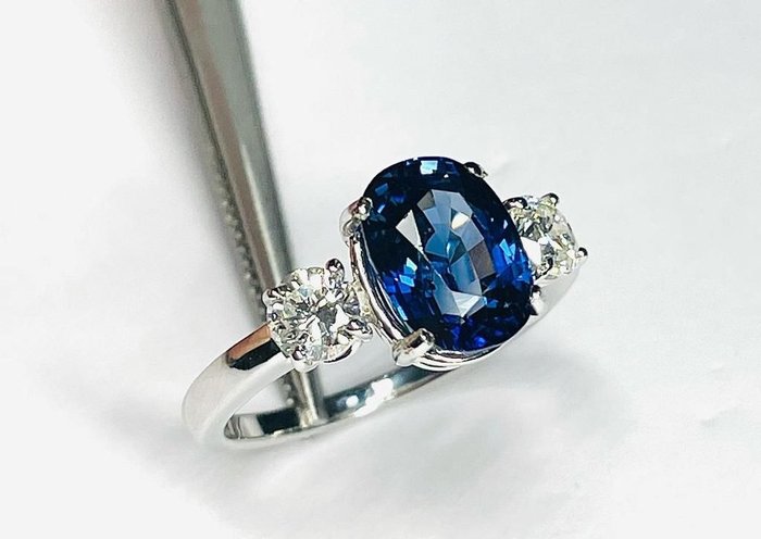 Image 3 of 18 kt. Gold - Ring - 4.11 ct Sapphire - Diamonds