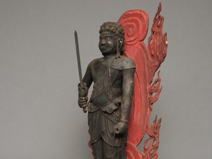 Standbeeld – Hout – Miyako Daibusshi – A large and rare black wooden Fudō myō-ō. Edo period. The king of mystical knowledge – Japan – Edo Periode (1600-1868)