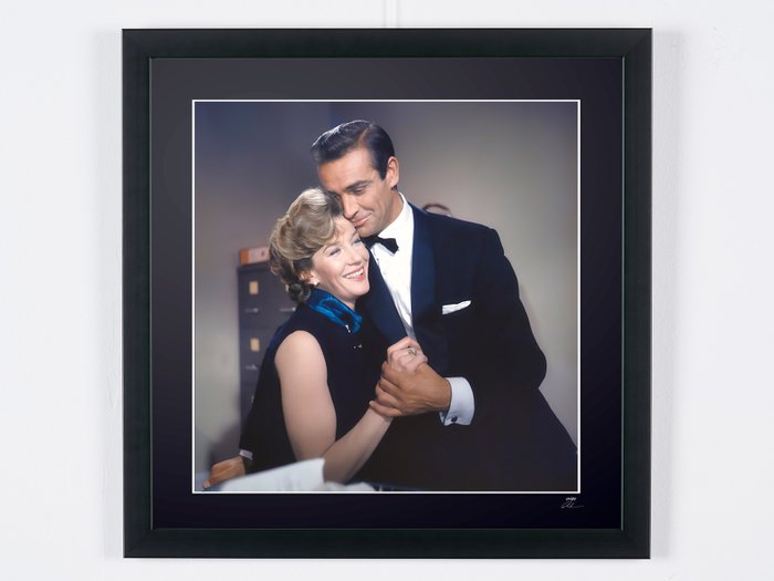 James Bond 007: Dr. No - Sean Connery (007) & Lois Maxwell (Miss Moneypenny) - Wooden Framed 70X50 cm - Limited Edition Nr 06 of 20 - Serial ID 15930-B - - Original Certificate (COA), Hologram Logo Editor and QR Code