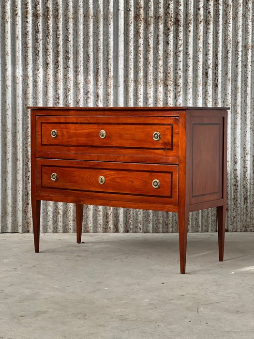 Preview of the first image of Commode, chest of drawers costumista (1) - Louis XVI - cherry wood - Late 18th century.